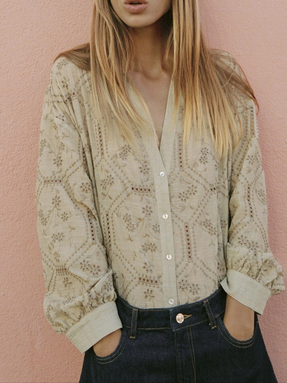Zara EMBROIDERED EYELET SHIRT(XS)